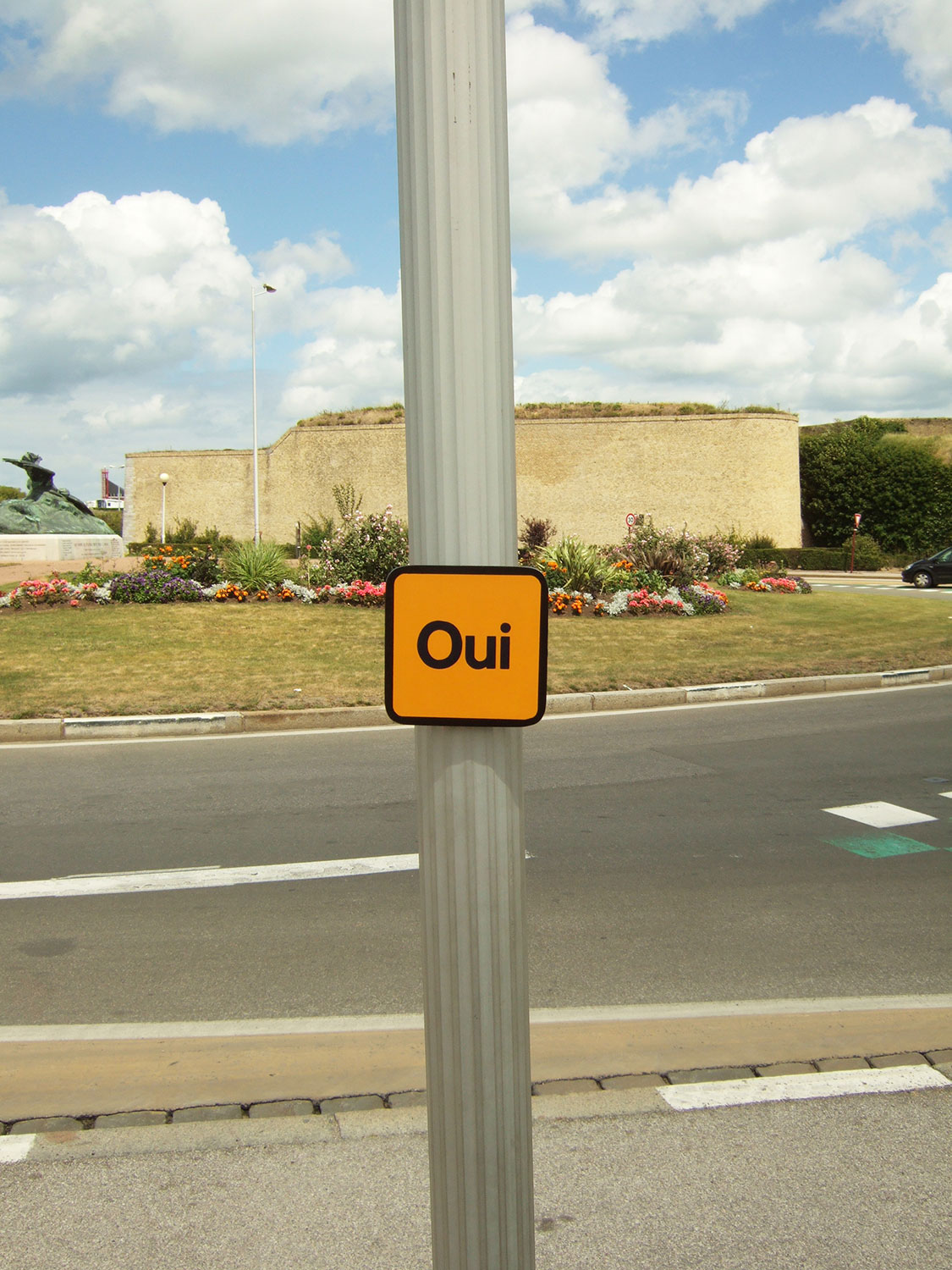 #016 - Oui (Calais, France)